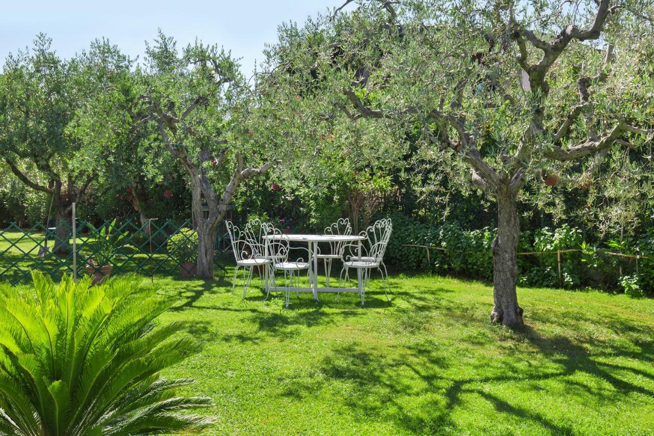 Villa Aurora-Holiday Home Apt3 Bardolino Eksteriør bilde