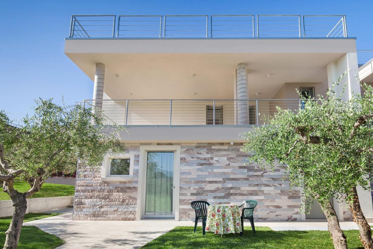 Villa Aurora-Holiday Home Apt3 Bardolino Eksteriør bilde